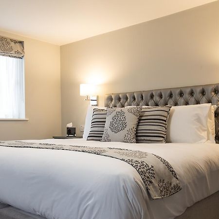 The Maple Manor Hotel Crawley  Extérieur photo