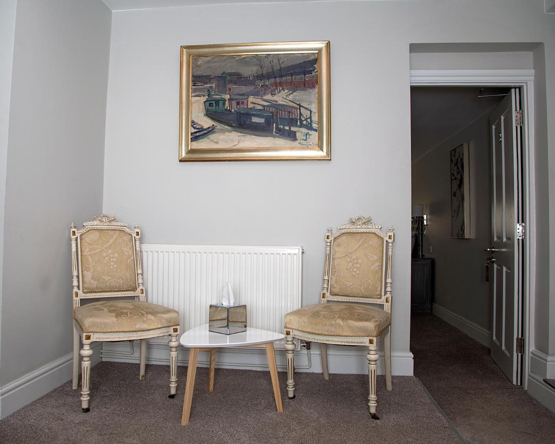The Maple Manor Hotel Crawley  Extérieur photo