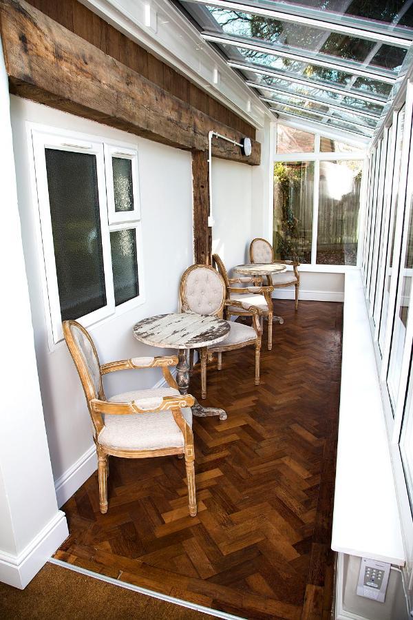 The Maple Manor Hotel Crawley  Extérieur photo