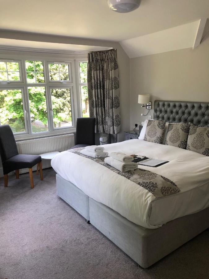 The Maple Manor Hotel Crawley  Extérieur photo