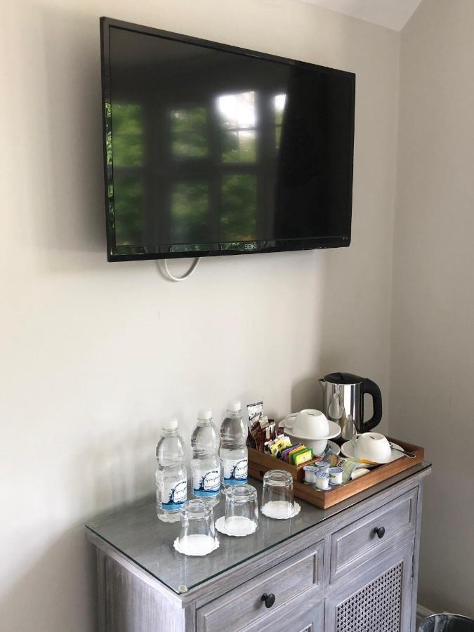 The Maple Manor Hotel Crawley  Extérieur photo