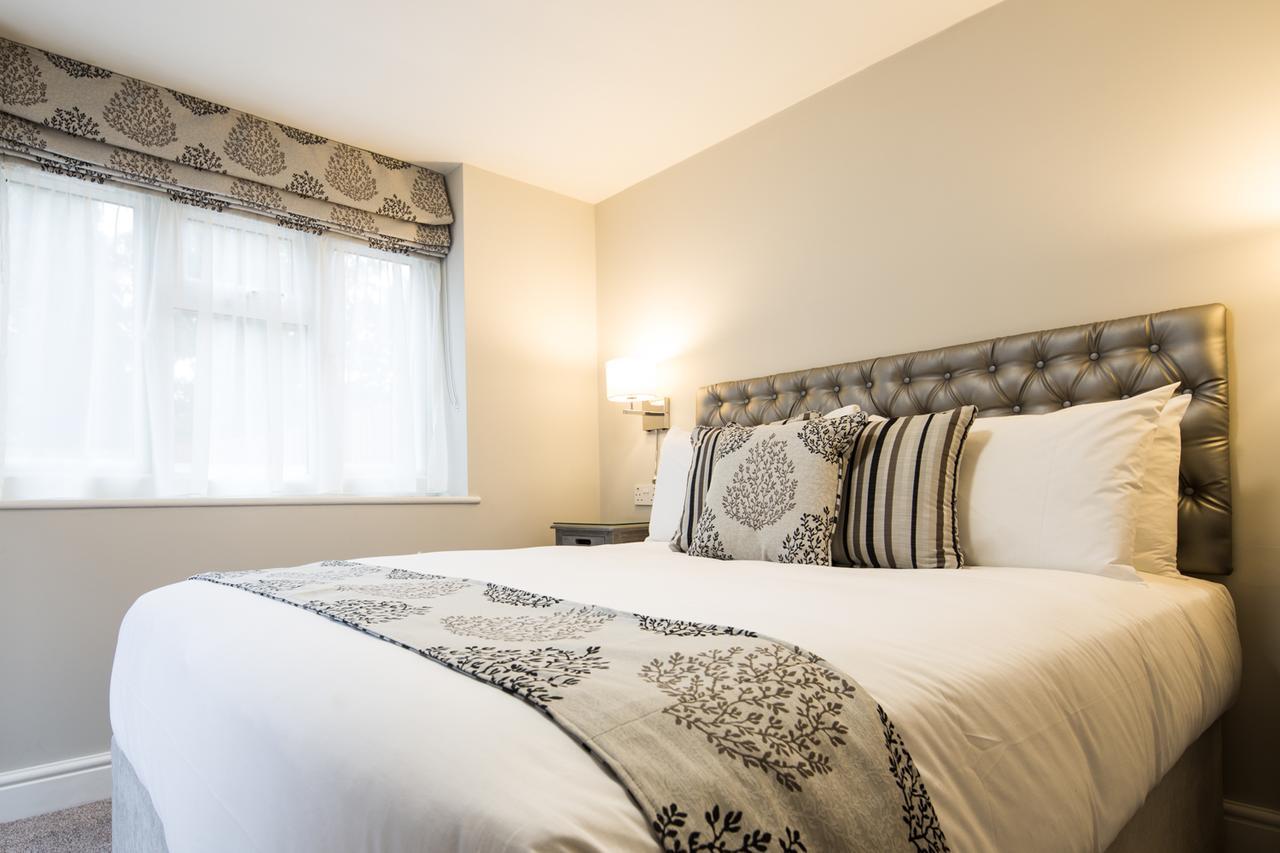 The Maple Manor Hotel Crawley  Extérieur photo