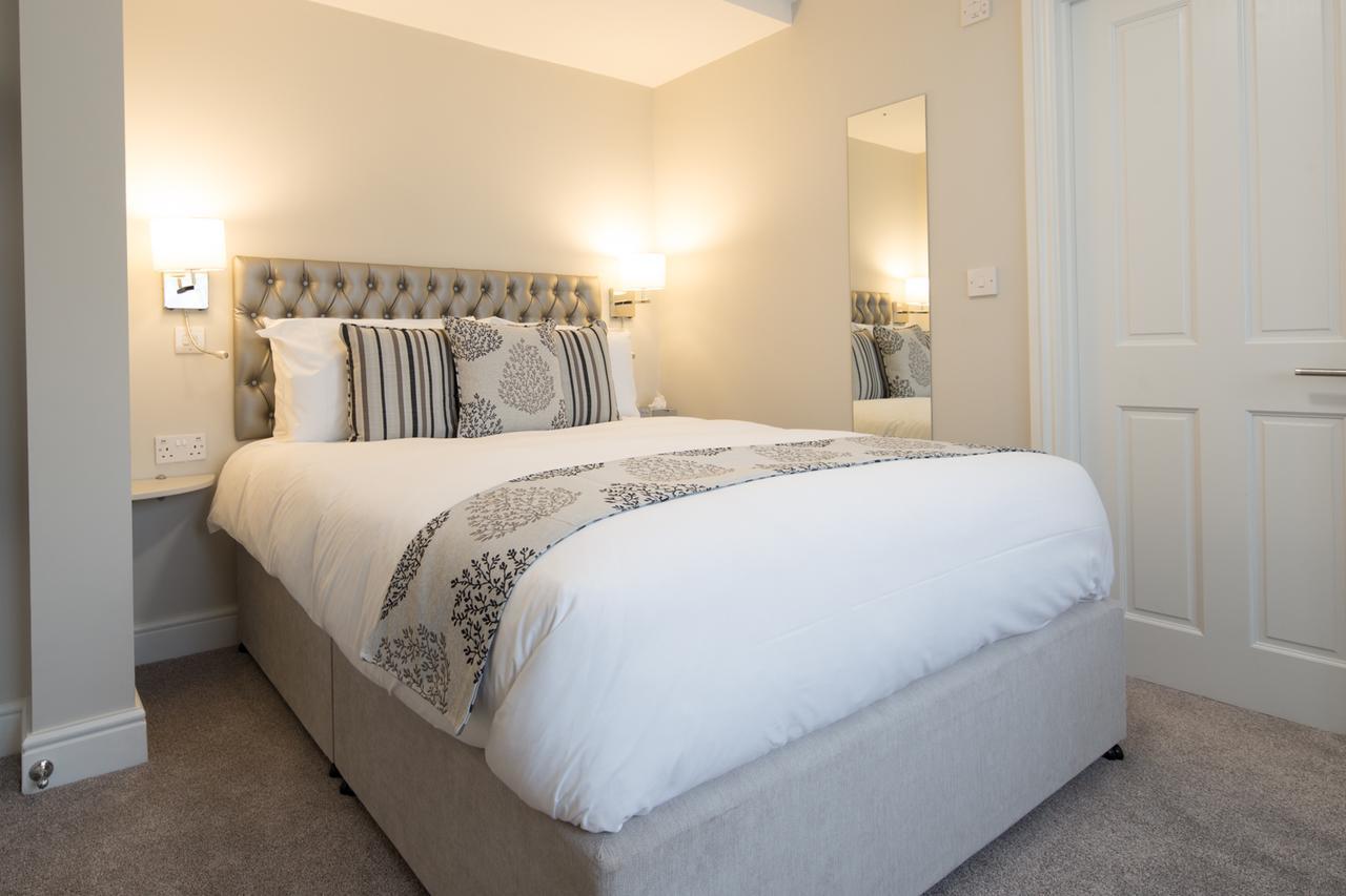 The Maple Manor Hotel Crawley  Extérieur photo