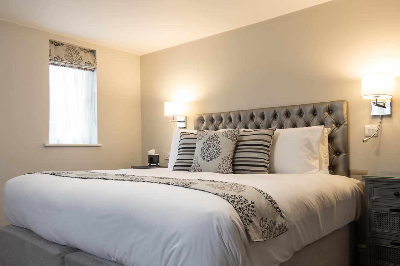 The Maple Manor Hotel Crawley  Extérieur photo